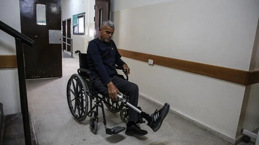 انتقادات لشركة أديداس بسبب رعايتها لجندي إسرائيلي في ظل معاناة آلاف المدنيين في غزة من فقدان أطرافهم.