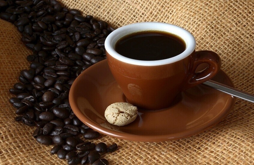 الموعد الأفضل للتوقف عن شرب القهوة لتجنب الأرق