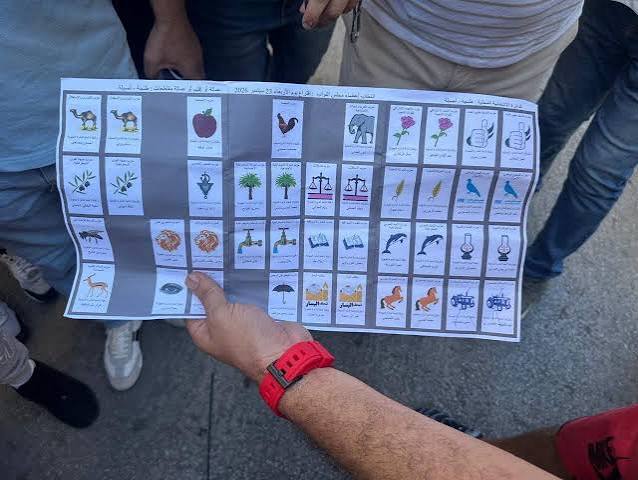 طنجة: توقيف شخصين للاشتباه في تورطهما في سرقة أوراق التصويت وإحالتهما على النيابة العامة.