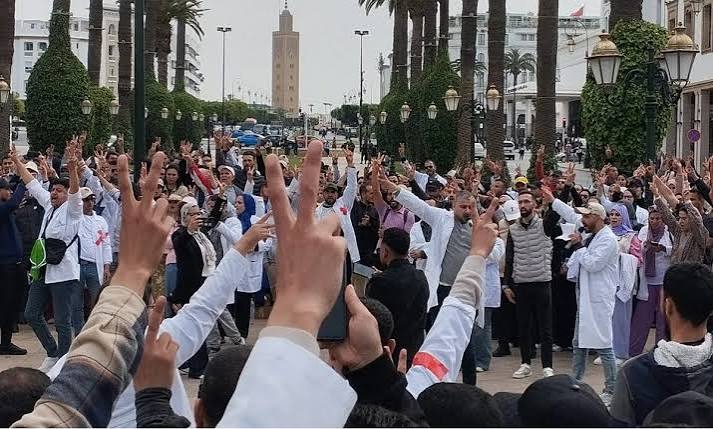 تصعيد نضالي لأساتذة التعليم الأولي: وقفة واعتصام ومبيت ليلي أمام قبة البرلمان. 2 images 2026 10 06T010307.542