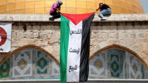 جريدة القرب 216 تاريخ حافل بالمواجهات دفاعاً عن الأقصى: من الهبات المقدسية وصولاً إلى طوفان الأقصى.