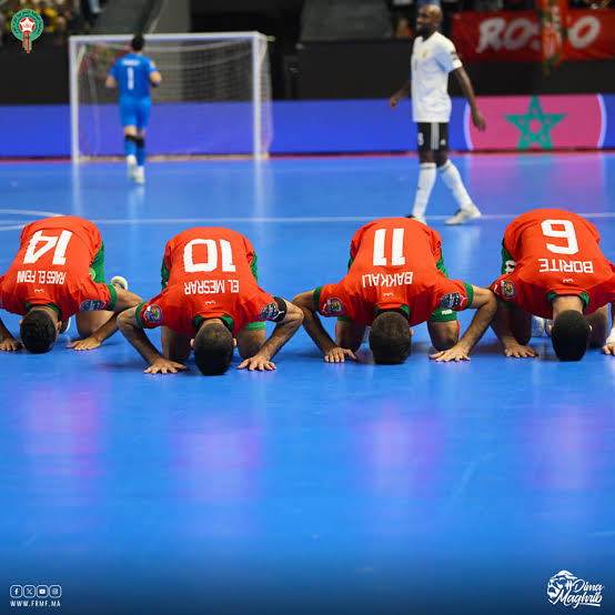 كان كرة القدم داخل القاعة: المنتخب المغربي يهزم نظيره الجزائري برباعية نظيفة.
