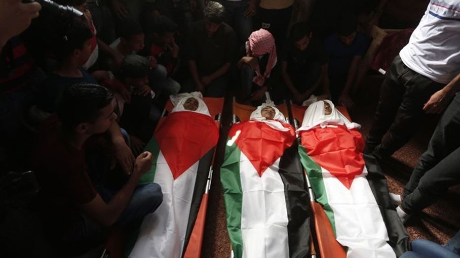 خمسة شهداء في غزة منذ ساعات الصباح وتشييع 75 جثمانا انتُشلت من تحت الأنقاض