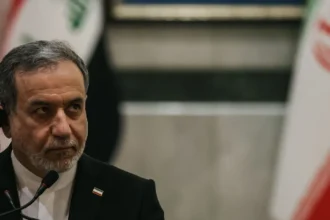 عراقجي يعرض التفاوض. ويحذر من هجوم جديد